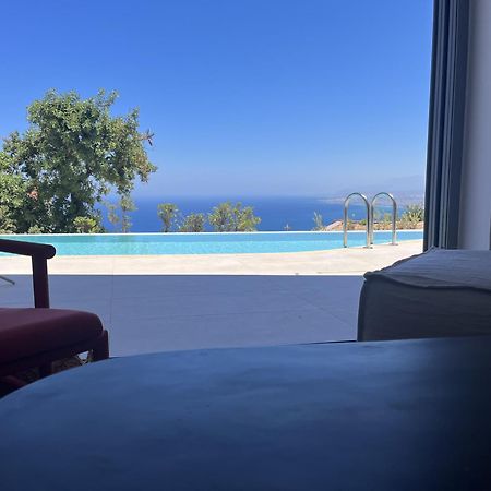 Plethora Luxury Suites Rodhiá Esterno foto